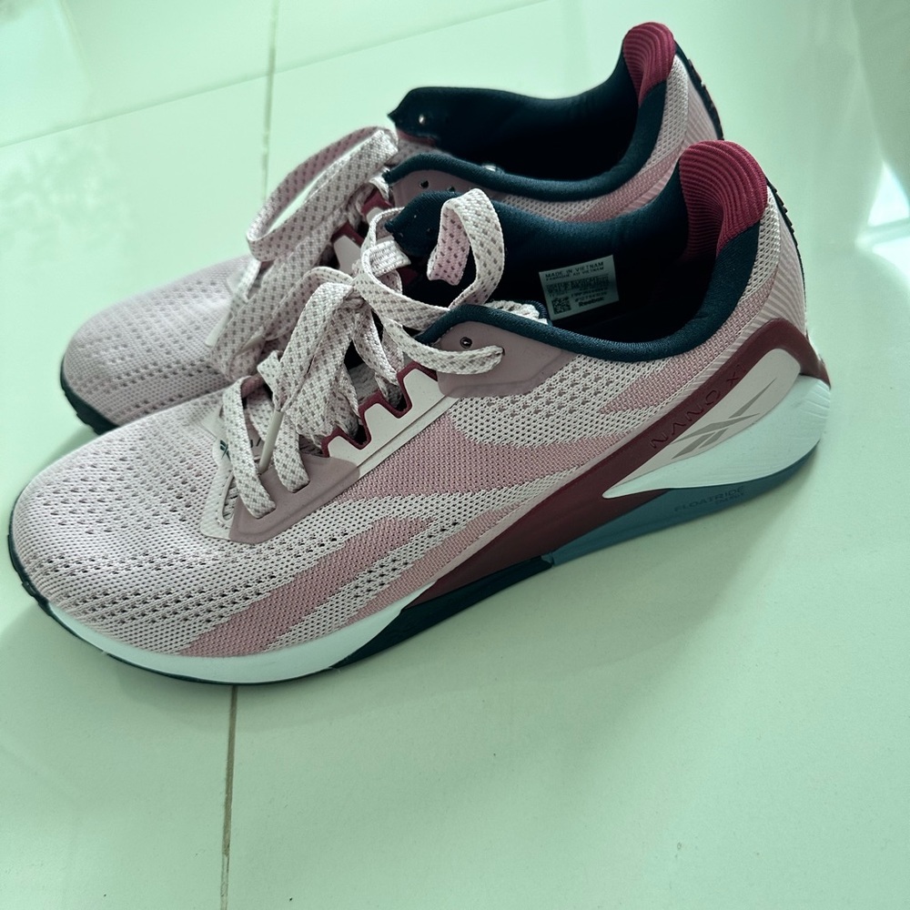 Women’s Pink Reebok Sneakers Size 9.5